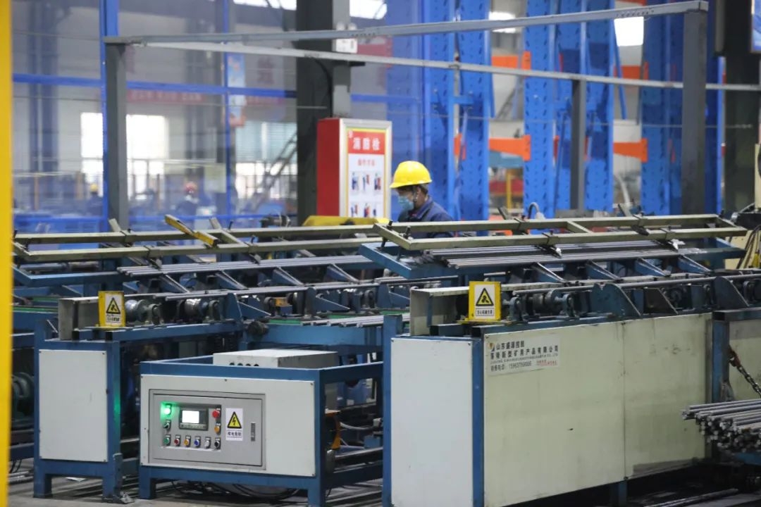 山東盛源：技術(shù)引領(lǐng) 智能錨桿鋸切生產(chǎn)線助力可持續(xù)發(fā)展