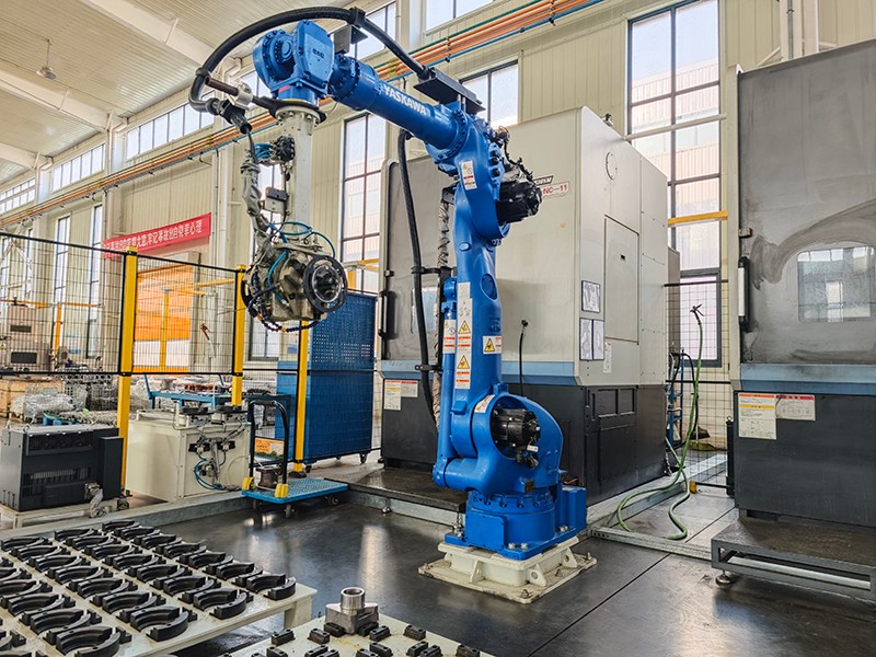 1208單月訂單破8000臺(tái)！盛源濟(jì)寧分公司以精益化管理書(shū)寫(xiě)逆勢(shì)增長(zhǎng)新篇（張子?jì)梗?/></p><p>在行業(yè)環(huán)境承壓的大背景下，山東盛源工業(yè)裝備濟(jì)寧分公司以精 益化管理為核心抓手，推動(dòng)全鏈條協(xié)同發(fā)力，成功實(shí)現(xiàn)逆勢(shì)突圍。2025年11月訂單量突破8000臺(tái)，發(fā)貨量達(dá)6901臺(tái)，創(chuàng)下歷史新高，用硬核業(yè)績(jī)彰顯企業(yè)強(qiáng)勁發(fā)展韌性。</p><p>這一亮眼成績(jī)的背后，是精 益化管理貫穿生產(chǎn)、技術(shù)、品質(zhì)全流程的深度賦能。生產(chǎn)端以精 益理念優(yōu)化流程，截至11月底，整機(jī)馬達(dá)產(chǎn)出同比增長(zhǎng)28.43%，零部件產(chǎn)出也實(shí)現(xiàn)了26.57%的增長(zhǎng)，月產(chǎn)量從2800臺(tái)躍升至6000臺(tái)；通過(guò)精 益改善提升關(guān)鍵工序效能，核心部件自制降本18萬(wàn)元，庫(kù)存周轉(zhuǎn)率提升15%，實(shí)現(xiàn)產(chǎn)能與效益雙提升。技術(shù)創(chuàng)新持續(xù)加碼，5款核心新品的成功推出，不僅提升了產(chǎn)品性能，更通過(guò)工藝精 益優(yōu)化使裝配合格率提高8%，同步提升生產(chǎn)效率和產(chǎn)品質(zhì)量。品質(zhì)管控融入精 益思維，推動(dòng)制造合格率從87.57%提升至99.1%，售后率保持在0.57%，遠(yuǎn)低于行業(yè)1.2%，成品追溯率保持1 0 0%。</p><p>市場(chǎng)拓展精 準(zhǔn)破局，為增長(zhǎng)注入核心動(dòng)力。公司以精 益思維聚焦中高端市場(chǎng)，成功開(kāi)發(fā)6家核心客戶(hù)并實(shí)現(xiàn)批量下單，產(chǎn)品應(yīng)用領(lǐng)域逐步從單一賽道擴(kuò)展至農(nóng)業(yè)機(jī)械、環(huán)衛(wèi)機(jī)械等多領(lǐng)域。此外，公司以?xún)?yōu) 質(zhì)服務(wù)穩(wěn)固新老客戶(hù)，全年續(xù)約率達(dá)到1 0 0%，穩(wěn) 定的訂單和回款形成了良性循環(huán)。成本管控同步發(fā)力，推行精 益采購(gòu)模式，優(yōu)化供應(yīng)商管理、開(kāi)展集中采購(gòu)議價(jià)，推動(dòng)原材料采購(gòu)價(jià)格平均降幅超5%，單臺(tái)馬達(dá)采購(gòu)成本降低42元以上，全年主要材料節(jié)約成本約438萬(wàn)元，為業(yè)績(jī)?cè)鲩L(zhǎng)夯實(shí)盈利基礎(chǔ)。</p><p>單月破萬(wàn)的沖刺勢(shì)頭，全年飄紅的增長(zhǎng)曲線(xiàn)，是盛源濟(jì)寧分公司以精 益化管理驅(qū)動(dòng)高質(zhì)量發(fā)展的生動(dòng)實(shí)踐。未來(lái)，公司將持續(xù)深化精 益理念，深耕液壓馬達(dá)領(lǐng)域，為企業(yè)高質(zhì)量發(fā)展貢獻(xiàn)更大動(dòng)力。</p><p>文/圖丨張子?jì)?/p><p><br/></p><div   id=